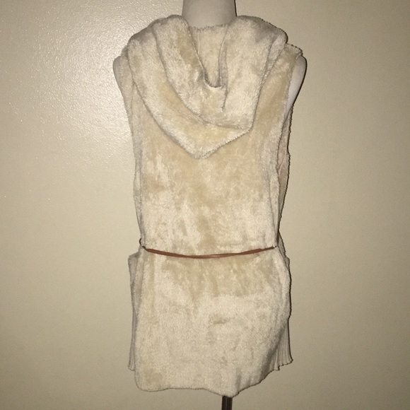 Faux fur vest. - Picture 4 of 4